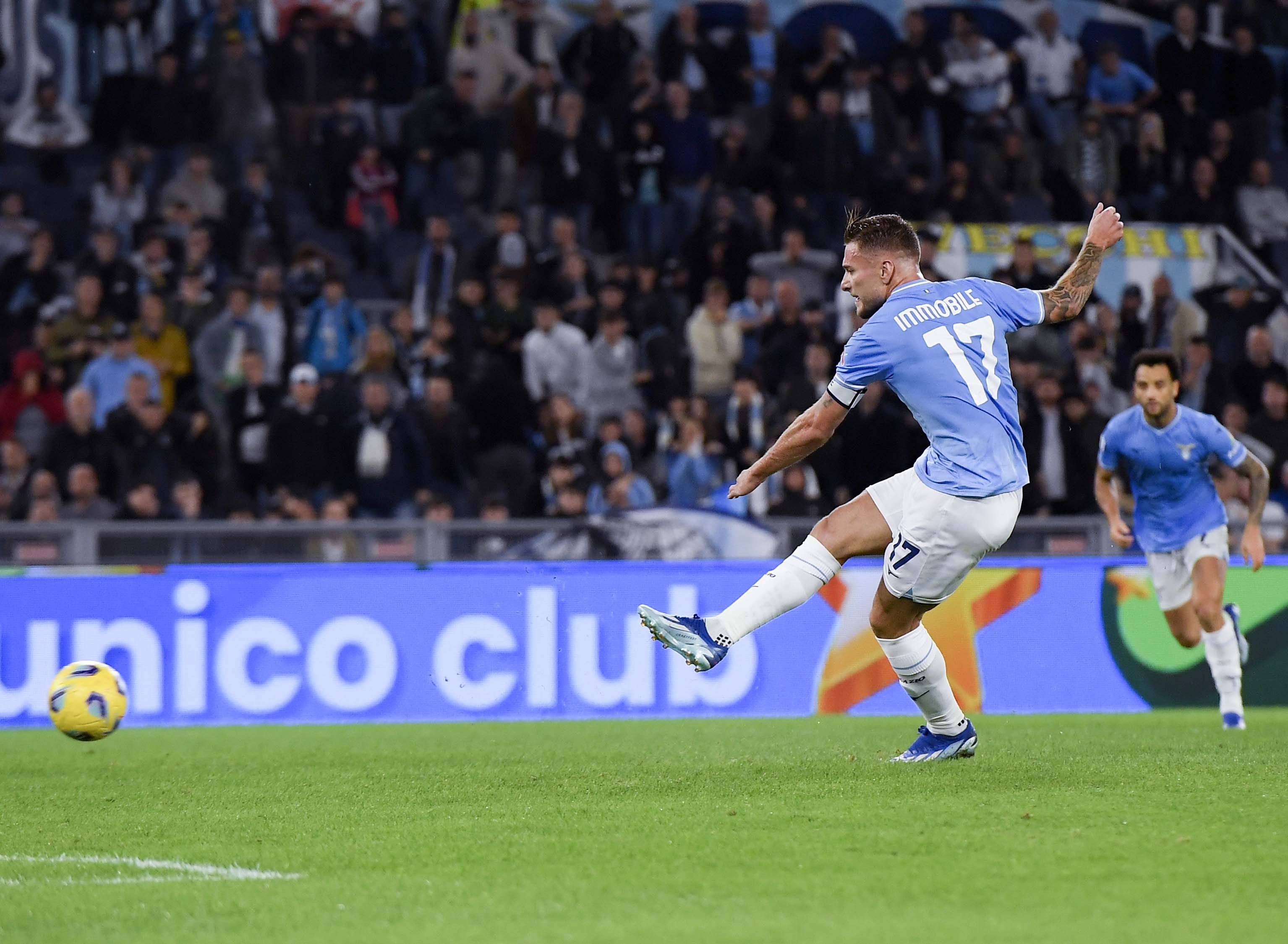 克拉克斯顿表现惊艳，29分钟砍下14分11板10助（克拉克斯顿29分钟斩获14分11篮板10助攻，表现炸裂）